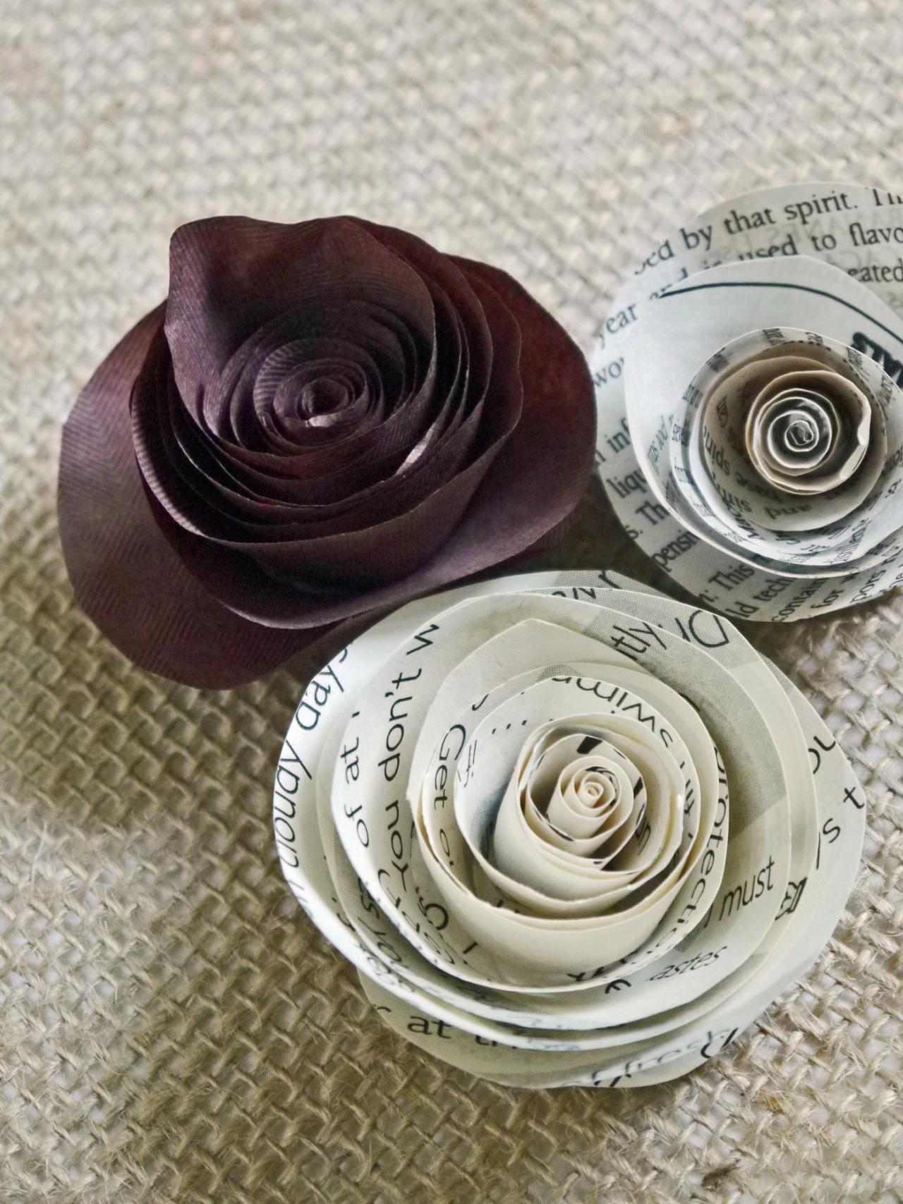 Rolling in – DIY Book Page Roses